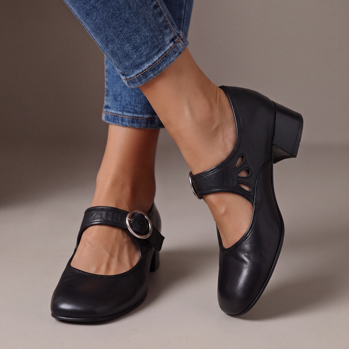 Nancy Retro Round-Buckle Mary Janes - Black